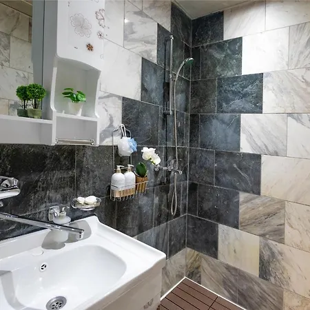Large Terrace + Quiet Apt Sofia