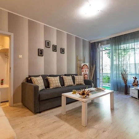 Large Terrace + Quiet Apt *