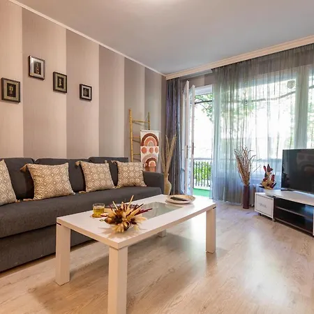 Апартамент Large Terrace + Quiet Apt